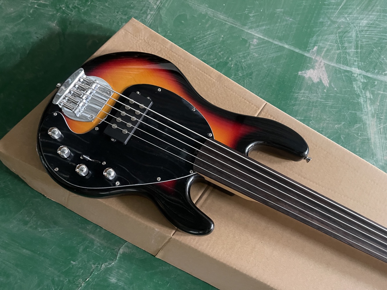 Gitar bass 5 senar sunset, bas - Bass Guitar Fretless ulasan dan harga